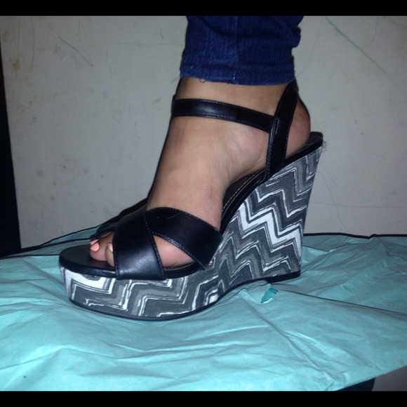 American Eagle Print Wedges - Picture 3 of 3
