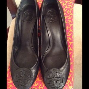 AUTHENTIC TORY  BURCH LEATHER WEDGES.