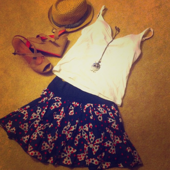Adorable H&M bow print mini