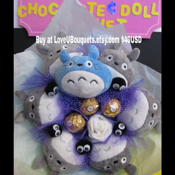Totoro doll flower bouquet with Ferrero chocolates - Picture 1 of 1
