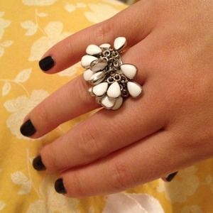 💚 Swatch - White Bauble Ring 💚