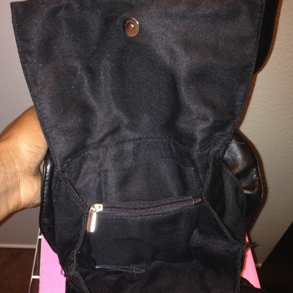 Black Bow clutch SOLD - Picture 2 of 3