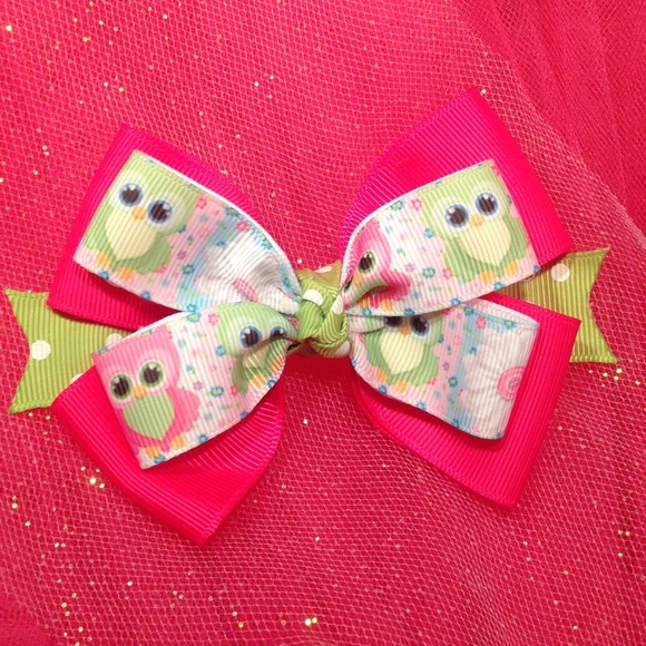 Owl hot pink 4 inch hair-bows.