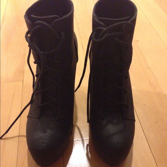 BOOTS BUNDLE!! - Picture 2 of 4