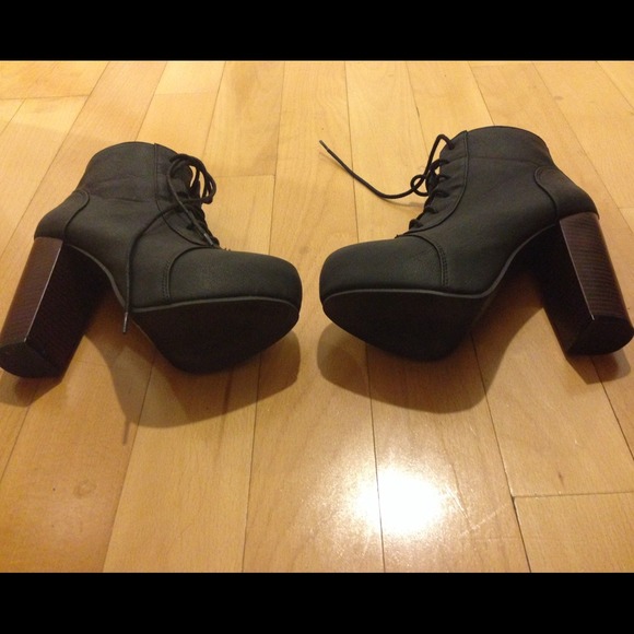 BOOTS BUNDLE!! - Picture 3 of 4