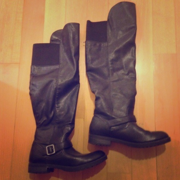 BOOTS BUNDLE!! - Picture 4 of 4