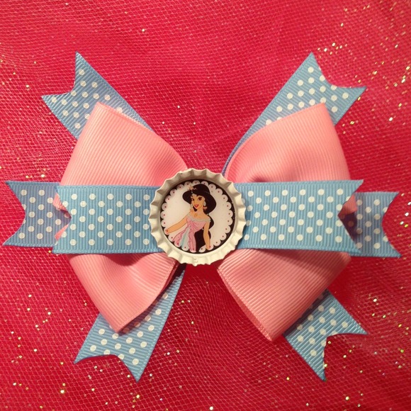 SOLD local 😉 🎀🎀Storybook character hair bow