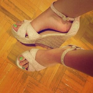 NWOT🎊White Wedges Worn knit pattern