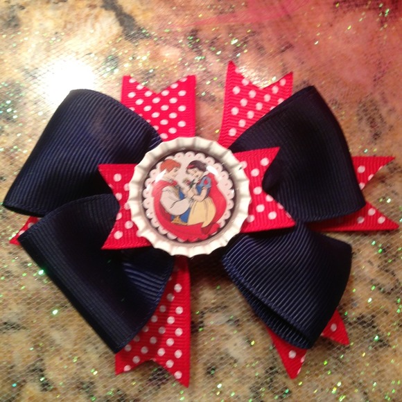 Sold🎀🎀🎀🎀Storybook hairbow
