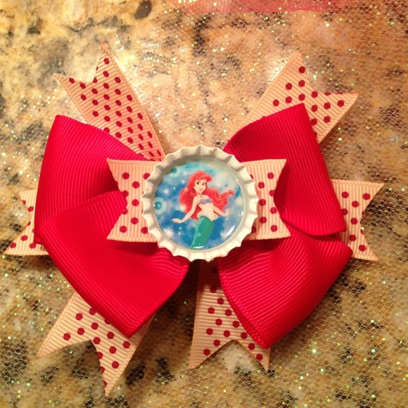 ⭐SOLD⭐Storybook character hairbow 🎀