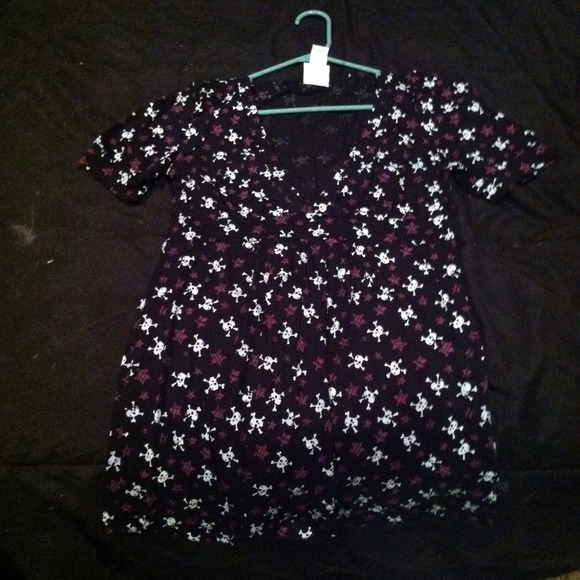 Skull and Star Top - Picture 1 of 3