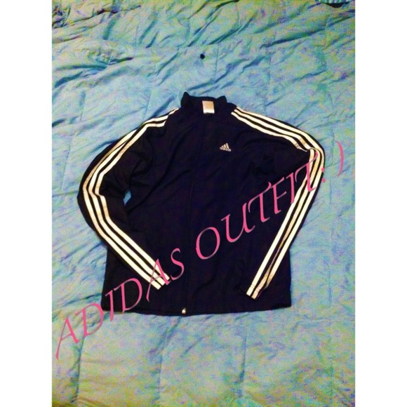 Adidas jogging outfit:)