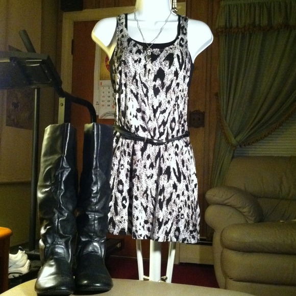 🎉CLEARANCE🎉leopard print racerback tunic
