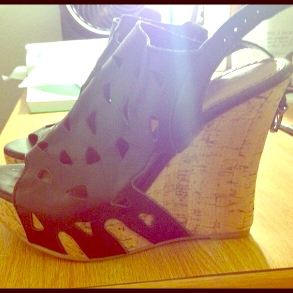 FINAL PRICE CUT❤️ Cute cork wedges