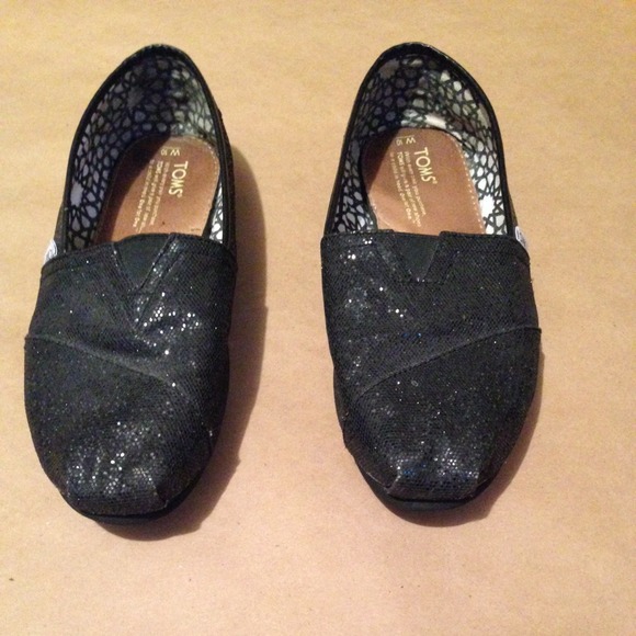 Lightly worn black glitter TOMS. Size 10