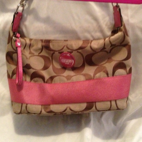 SOLD!!! 👍👍😜Coach shoulder bag - Picture 2 of 2