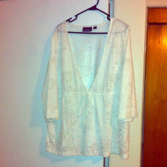 Cover up size 22/24 3quarter length sleeves