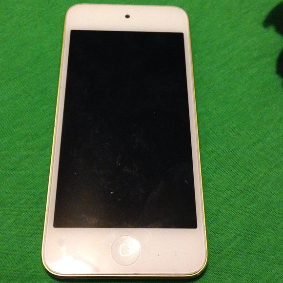 💢RESERVED💢iPod touch 5