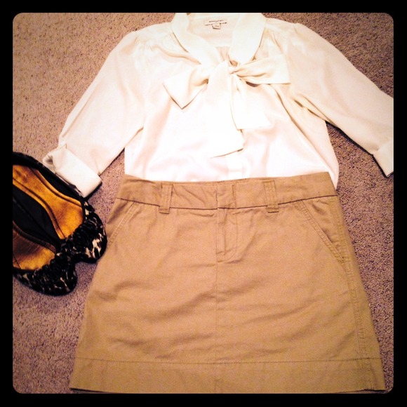 GAP khaki skirt