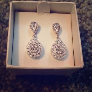 Brand new natural diamond drop earrings