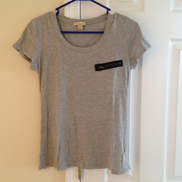 Grey t shirt with zipper