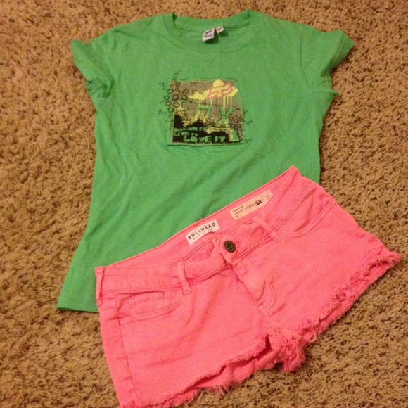 Green fox tee