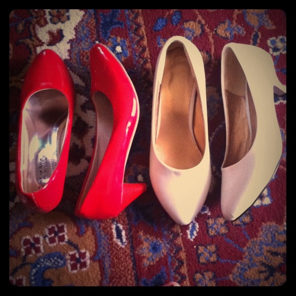 ❗️✋SOLD✋❗️Vintage retro red n white kitten heels