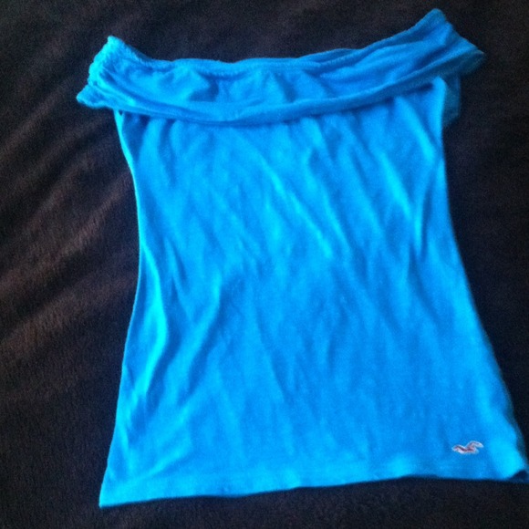 XS fold over off the shoulder Hollister top.