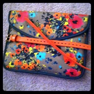 handheld purse w/belt!!💛💢just reduced💢