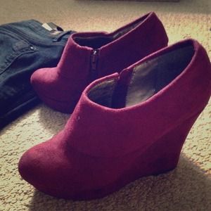 🎉HOST PICK🎉CUTE RASPBERRY WEDGE BOOTIES