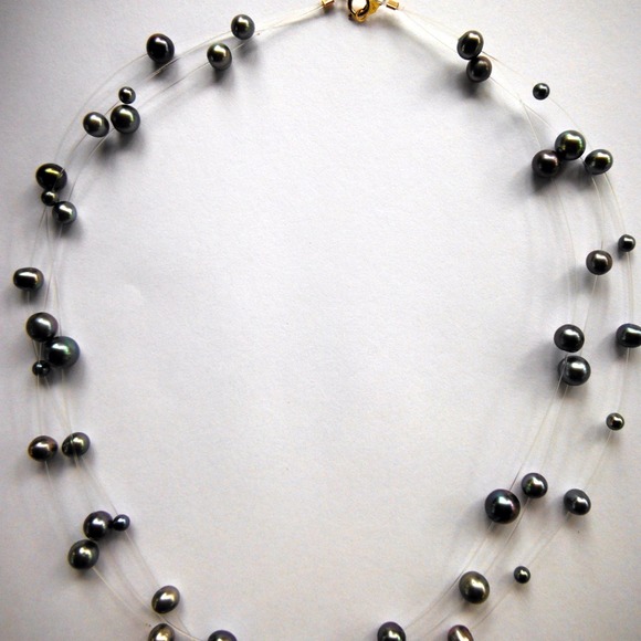 Floating genuine pearl necklace