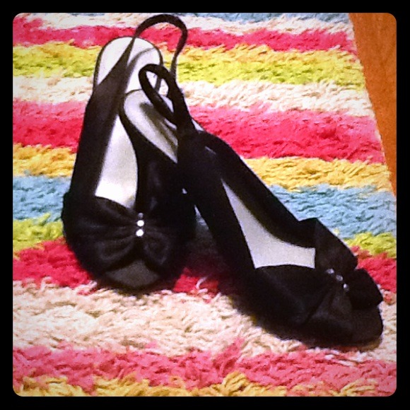 Black Lela Rose 3 inch heels