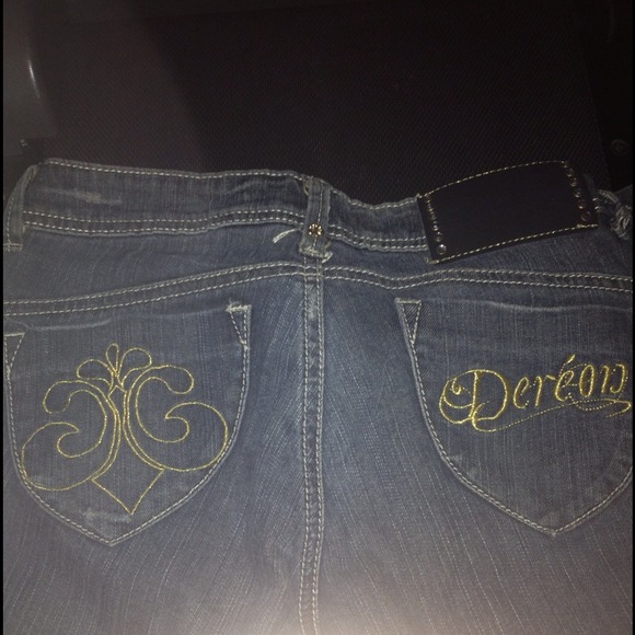 Dereon Blue Jeans - Picture 2 of 4