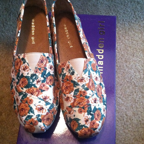 ❗📌SOLD❗Madden girl flats