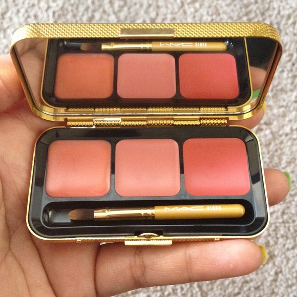 💢SOLD💢Mac Royal Assets: 3 coral lips❤️