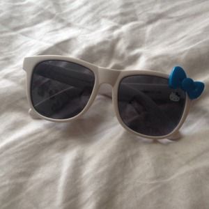 Hello kitty sun glasses