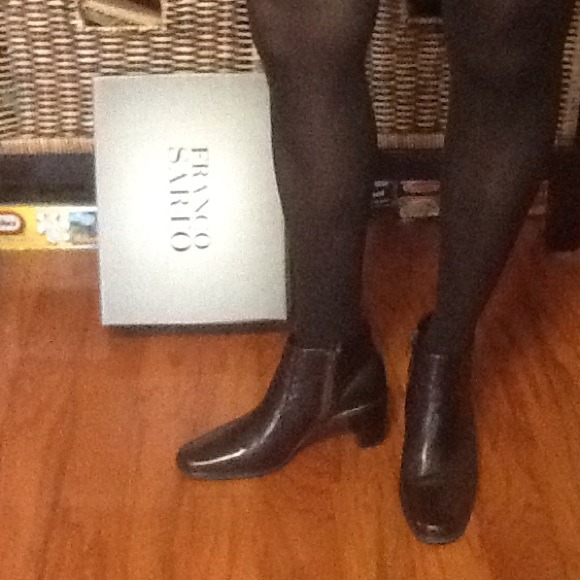 Dk Brown leather ankle boot size 7M - Picture 2 of 4