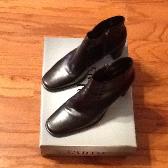 Dk Brown leather ankle boot size 7M - Picture 3 of 4