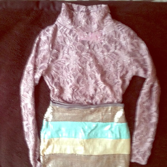 NWT Lace crop top turtle neck