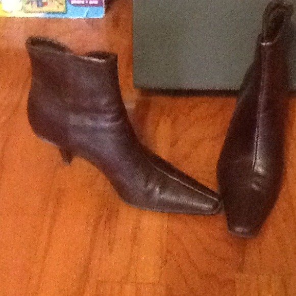 Espresso leather ankle boot. Size 7. - Picture 2 of 2