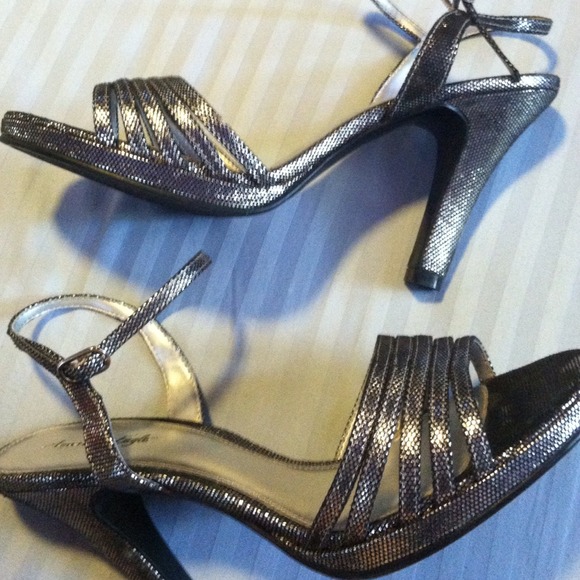 American Eagle Outfitters Shoes - American eagle heels!