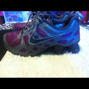 Nike women's size 10 shocks LIGHTLY WORN