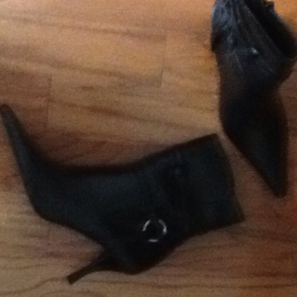 Black carlos santana above ankle boot, size 7. - Picture 2 of 2