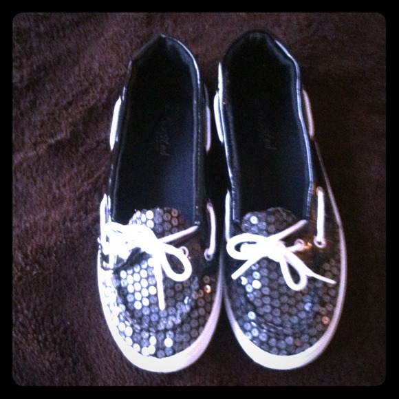 Black sequin boat shoes size 6