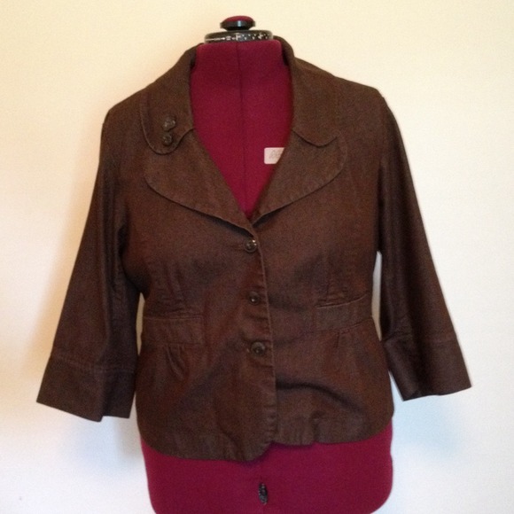 Brown 3/4 sleeve jacket