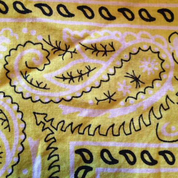 A designed hankey chief - Picture 3 of 4