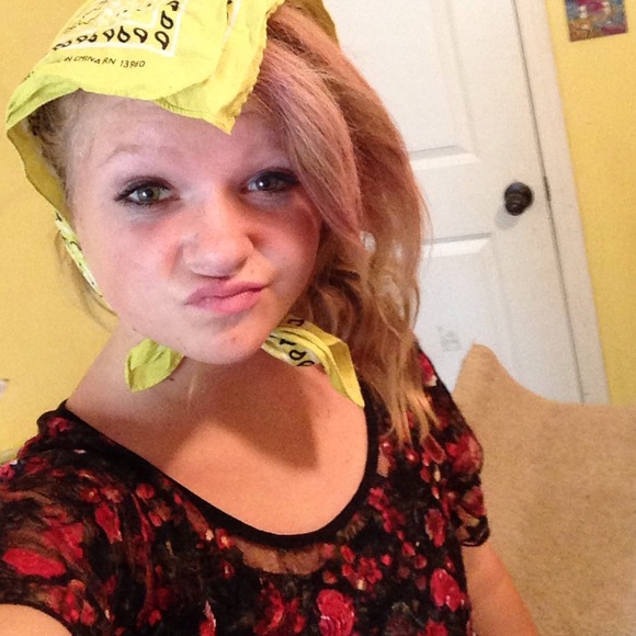 A designed hankey chief - Picture 4 of 4