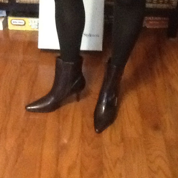 Bronze-brown patent leather ankle boot, size 7 1/2