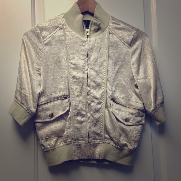 Light jackettop in pale gold