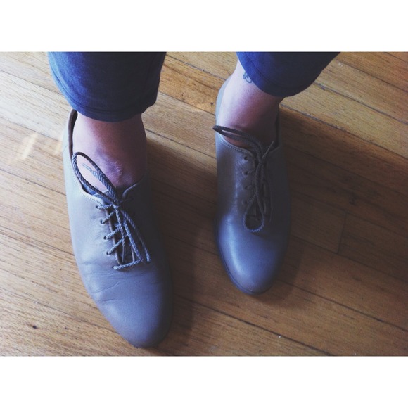 🚫SOLD.tan oxford style shoes.